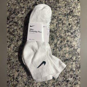 Nike Everyday Plus Dri-Fit ankle socks